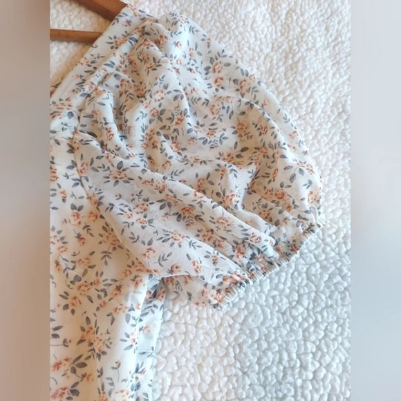 She & Sky Puff Sleeve Tiered Woven Print Dress with Back Detail - Picture 8 of 10